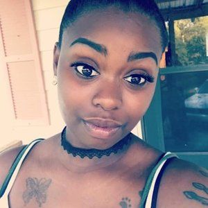Meet your Posher, Deneisa
